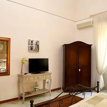 贾尔迪诺代松尼il艾迪斯住宿加早餐旅馆 莱切