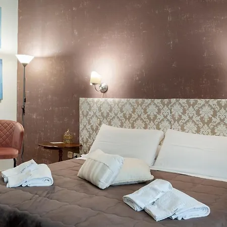 ベッド・アンド・ブレックファスト アエデス B＆b イル ジャルディーノ デイ ソーニ